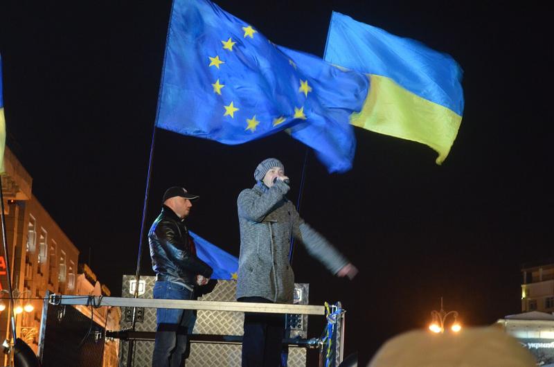 ES ir Ukrainos vėliavos