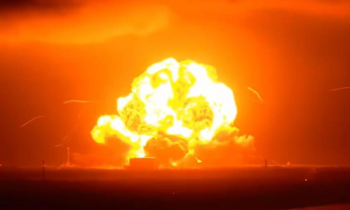 Skylė piniginėje: raketa virto liepsnų kamuoliu – NASA ir „Amazon“ planai skęsta dūmuose (Video)