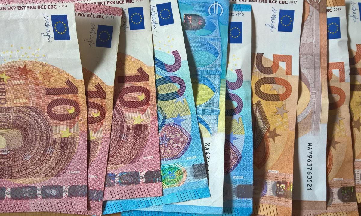 Ar laikote grynuosius pinigus juodai dienai? Šie nominalai gali būti nenaudingi
