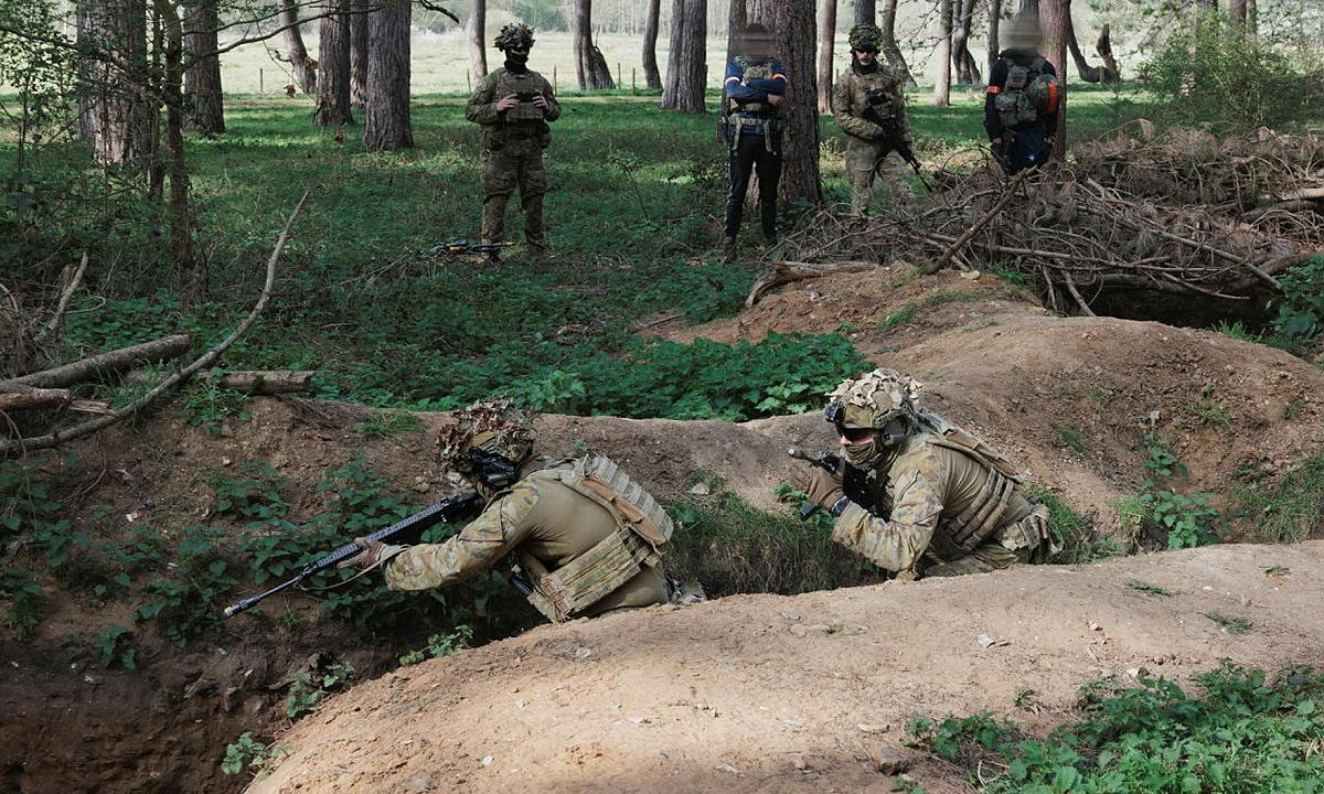 Nuspręsta! Jie iš kito pasaulio krašto atvyksta padėti Ukrainos kariams