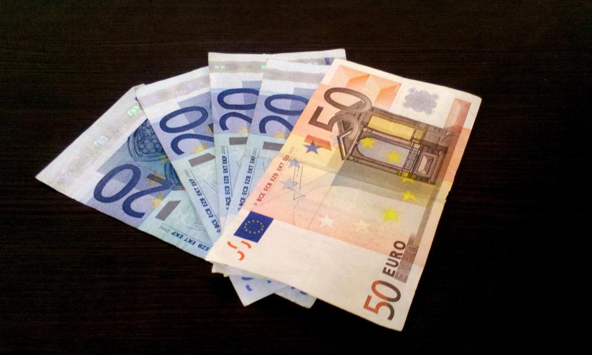 Investavus 200 eurų – dvigubas pelnas? Ekspertai perspėja dėl naujos DI bangos