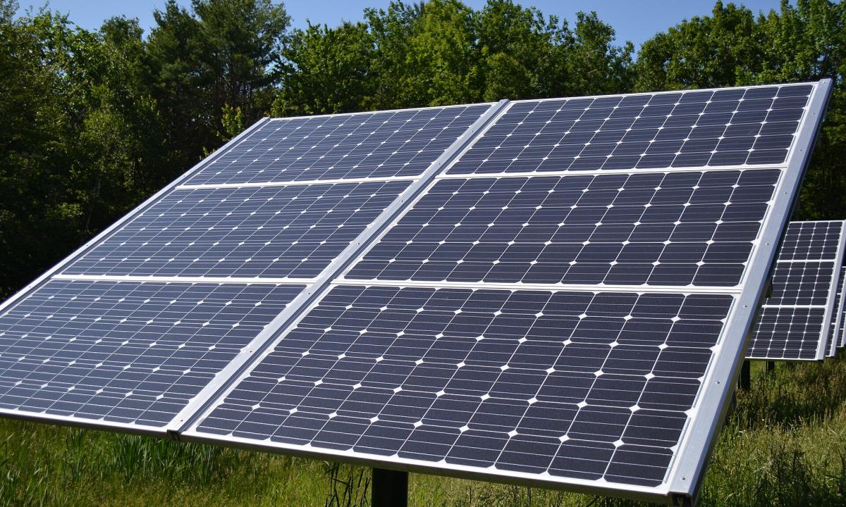 Saulės elektrinių savininkams: nebeprižiūrėsite savo įrenginių, valdžią perima kiti