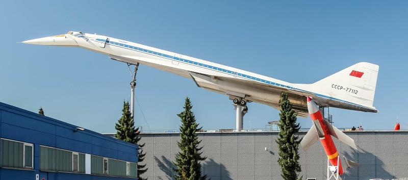Tu-144