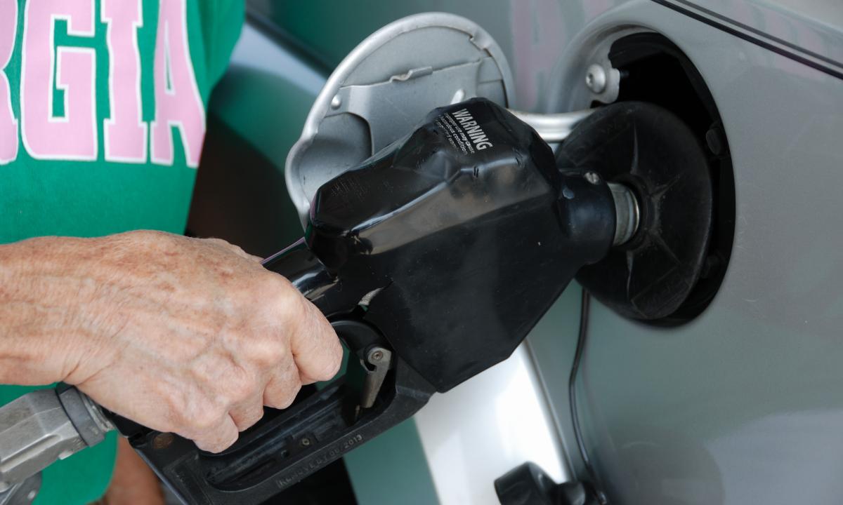 Benzinas iš oro? Jie parodė, kad tai įmanoma – pilsim į savo senus automobilius!