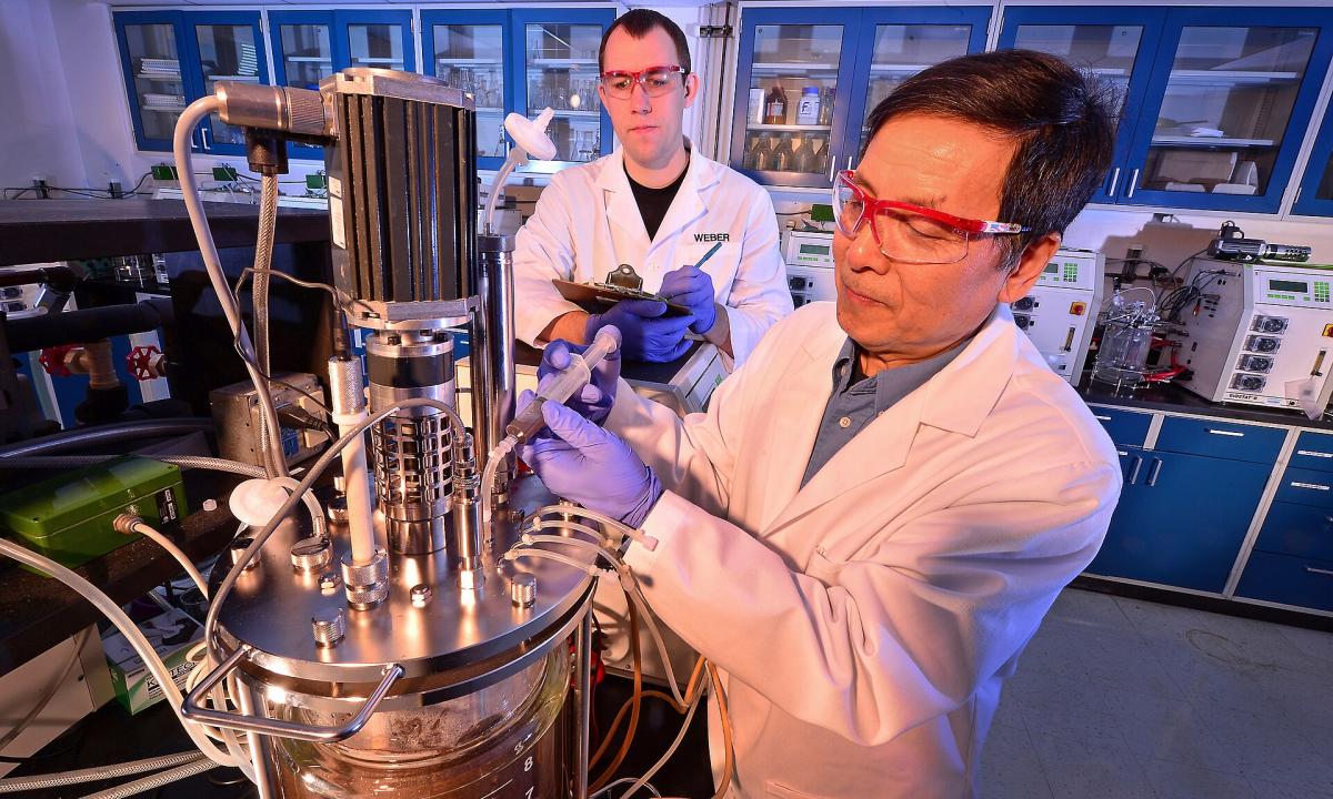 Bioterorizmas: „Moderna“ vadovas pažada žaibišką atsakomąjį smūgį
