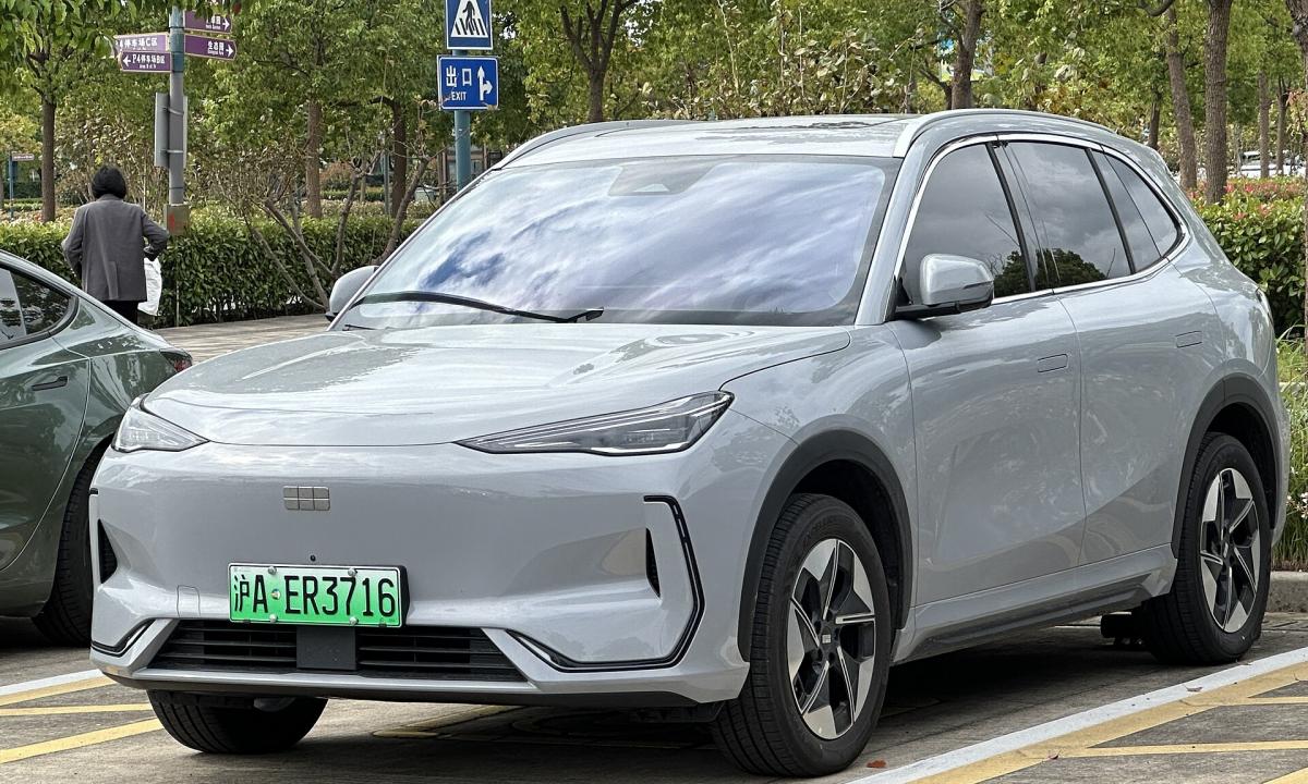 Nauji automobiliai yra šlamštas. Automobilių milžinės vadovas sako, kad gana