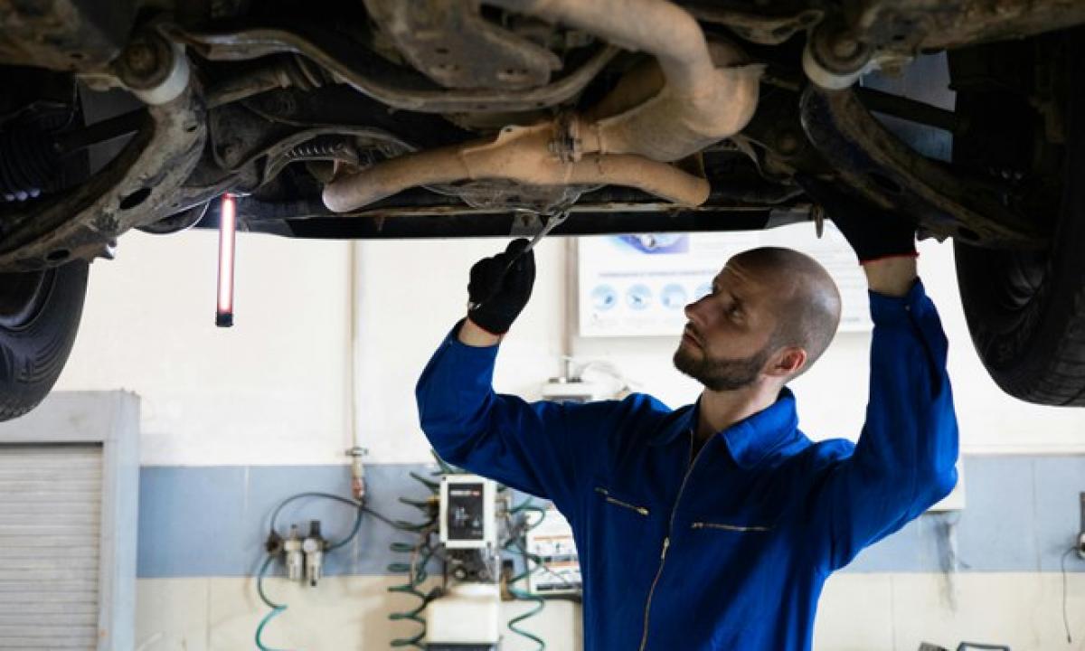 Mechanikas paragino vairuotojus niekada nepirkti naudoto automobilio su tokiu gedimu
