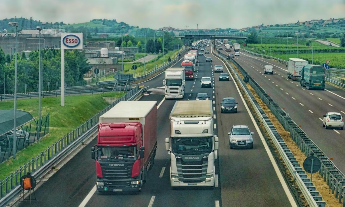 Nemokamų kelių pabaiga! Teks mokėti net jei automobilis sveria mažiau kaip 3,5 tonos