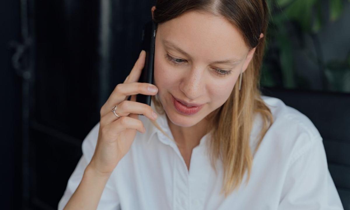 Kaip technologijos pakeitė transporto nuomą: nuo skambučio telefonu iki algoritmo, kuris parenka automobilį per minutes