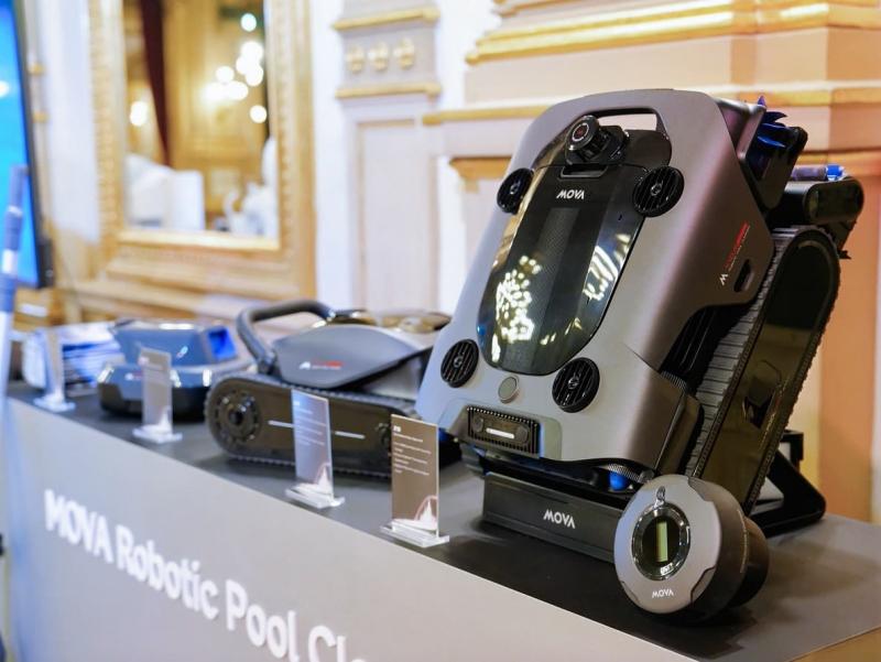 Protingas baseinus valantis robotas „MOVA Rover X10“