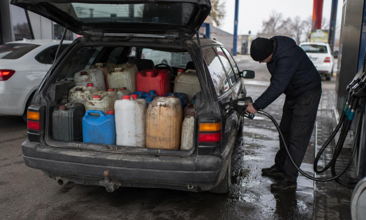 Rusų išradingumas klesti. Štai kaip jie prasimano daugiau degalų (Video)
