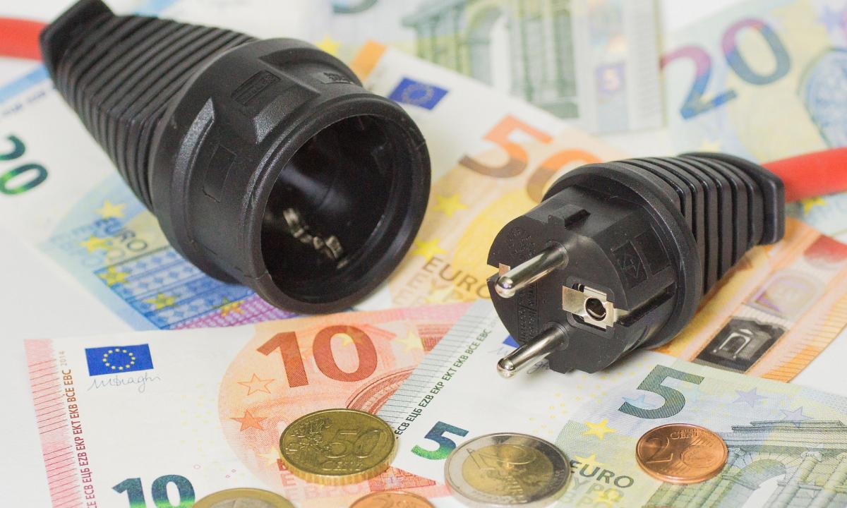 Pirmą kartą per dešimtmetį. Kas nutiko elektros kainoms Lietuvoje