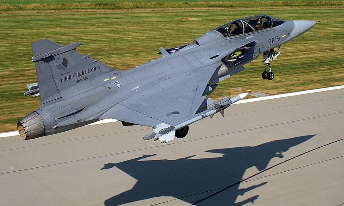 Ukrainiečiai pasipiktino F-16. Jis nurodė geresnį variantą