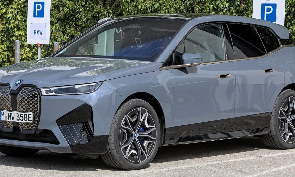 Vokietijos automobilių pramonė ant žlugimo ribos. Logotipų magija nustojo veikti