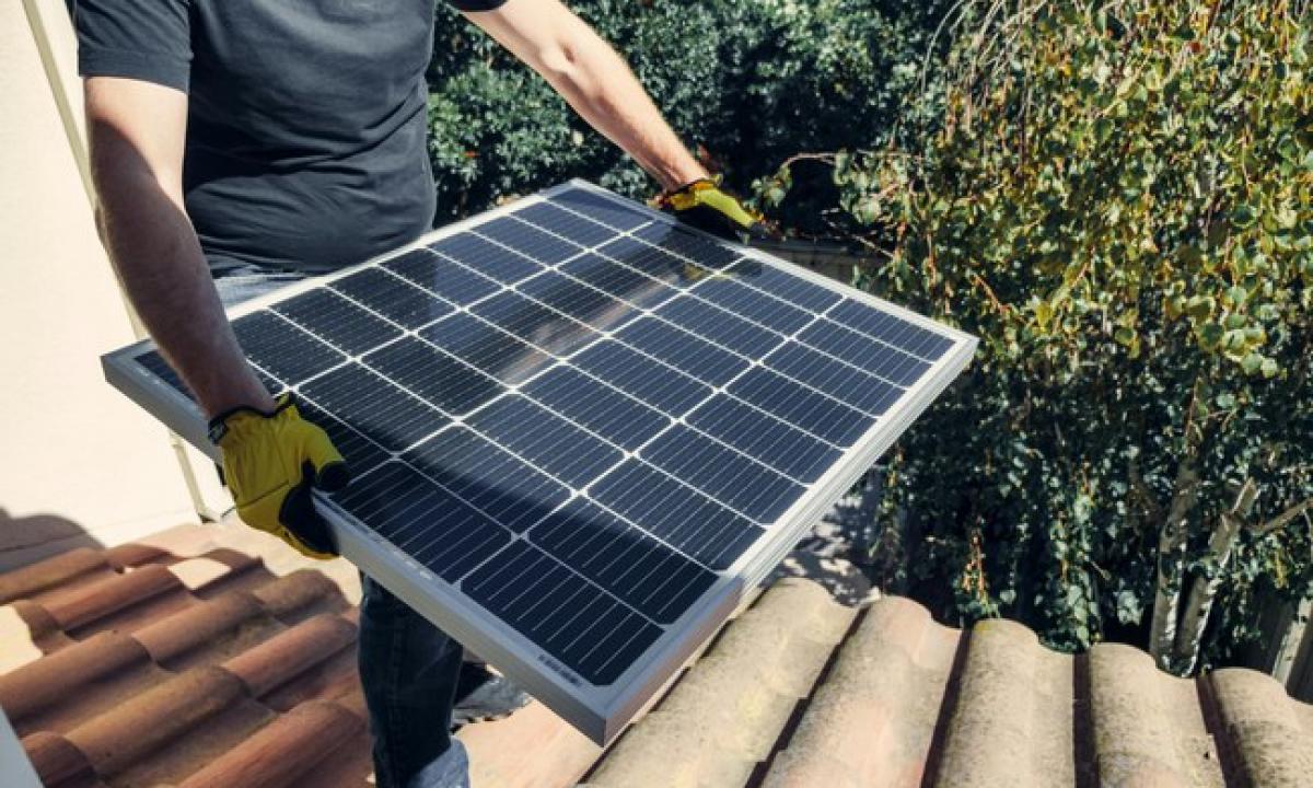 Smūgis elektros tinklams. Vokiečiai masiškai stato elektrines balkonuose – tereikia vieno kištuko