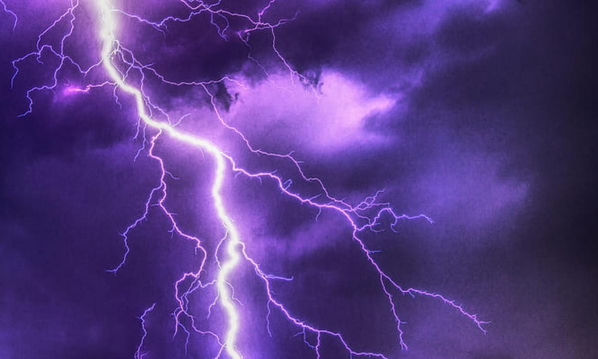 Ar perkūnijos metu reikėtų išjungti elektrinius prietaisus? Į šį klausimą atsakysime kartą ir visiems laikams