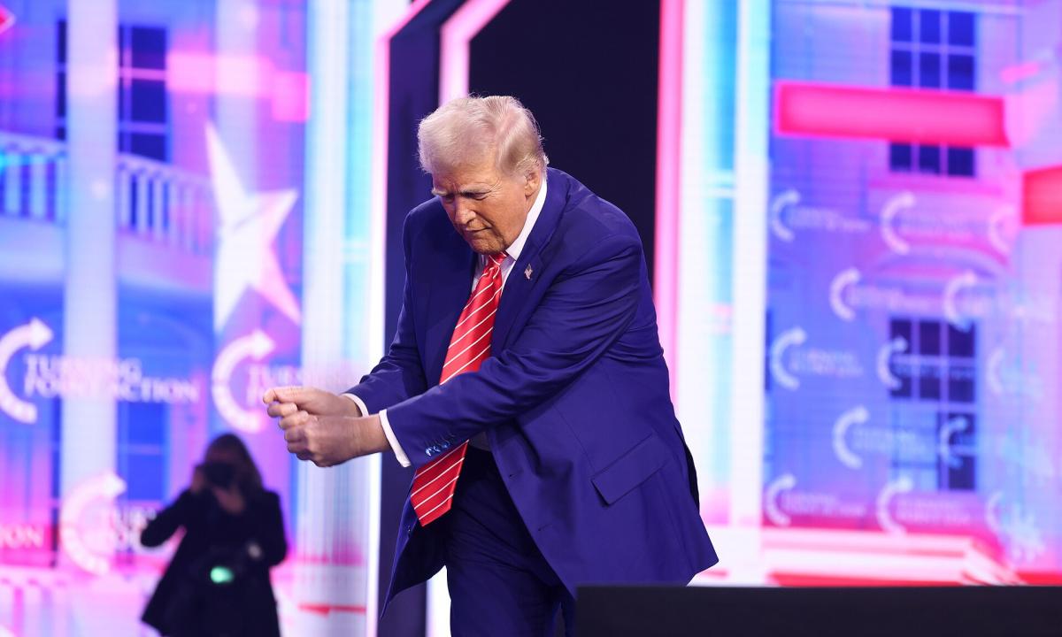 Pasaulis šokiruotas: Trumpas pareiškė, kad būtų „didžiausias komunistas istorijoje“ ir palygino save su Leninu (Video)