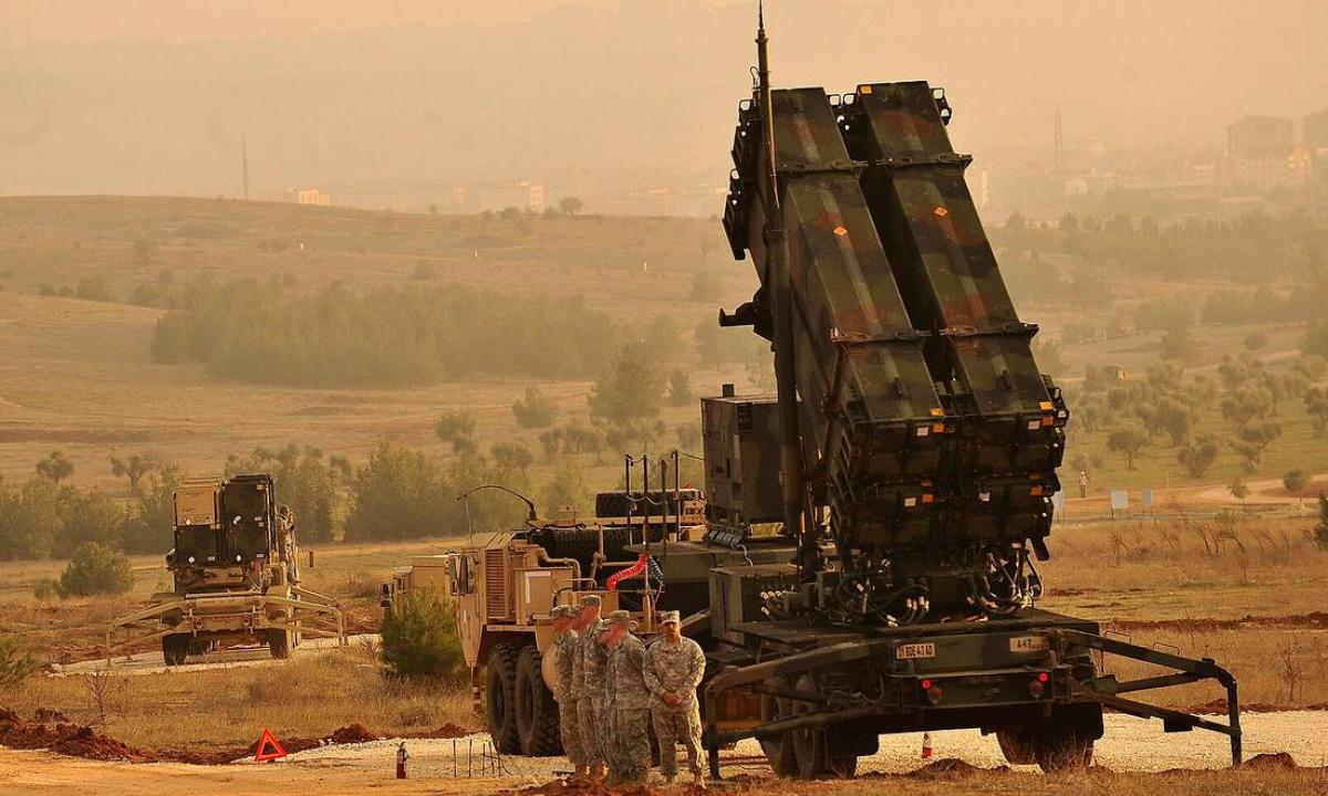 Planas subyrėjo: pažadėta „Patriot“ gamykla Ukrainoje virto skaudžiu nusivylimu