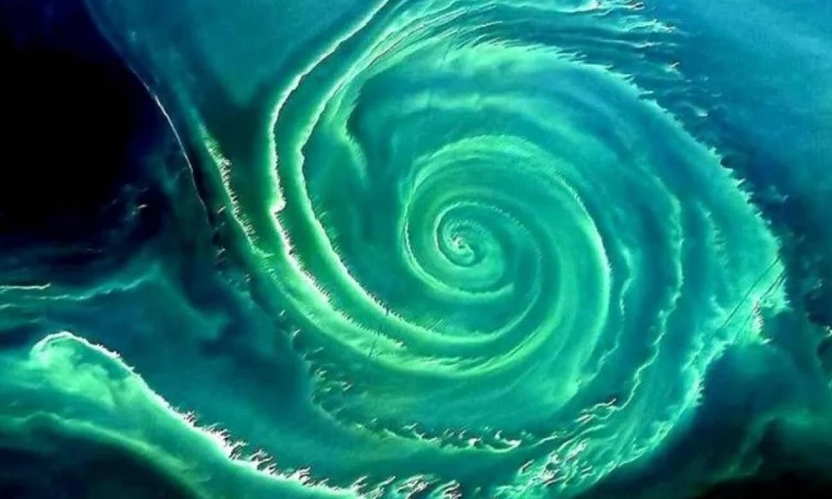 NASA perspėja: žalias sūkurys virš Baltijos jūros matomas iš kosmoso