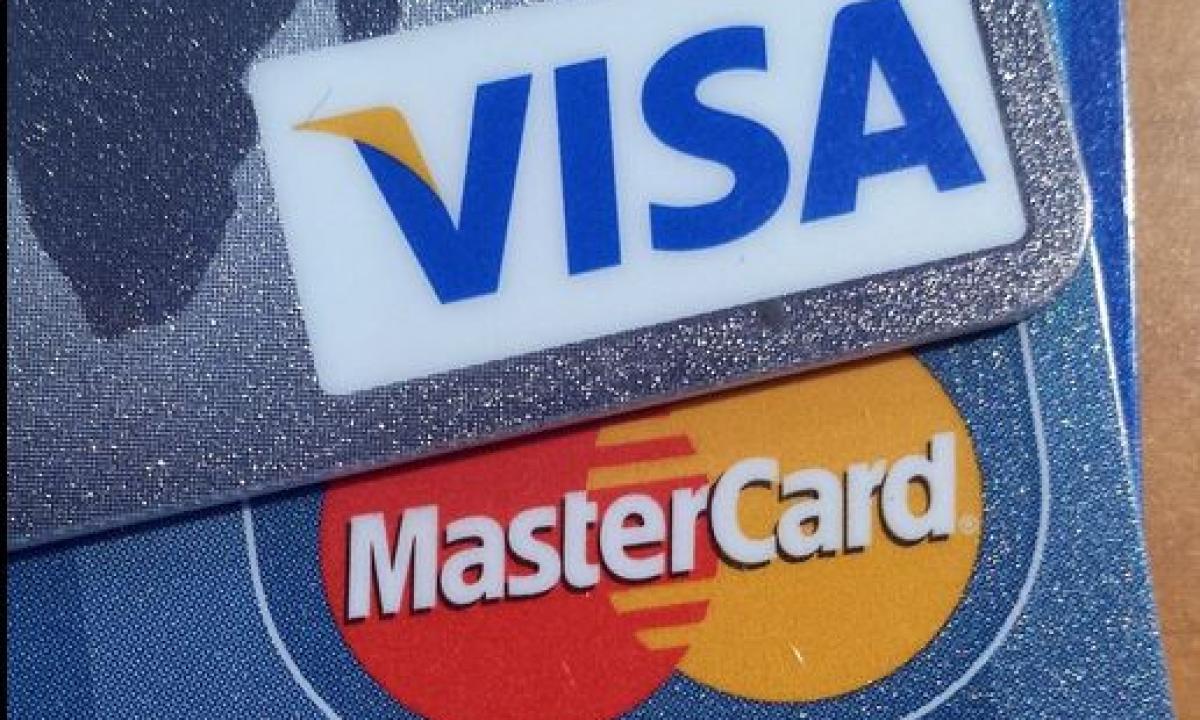 „Visa“ ir „Mastercard“ imperijos galas? Ekrane užsidega užrašas: „Paslauga nepasiekiama“