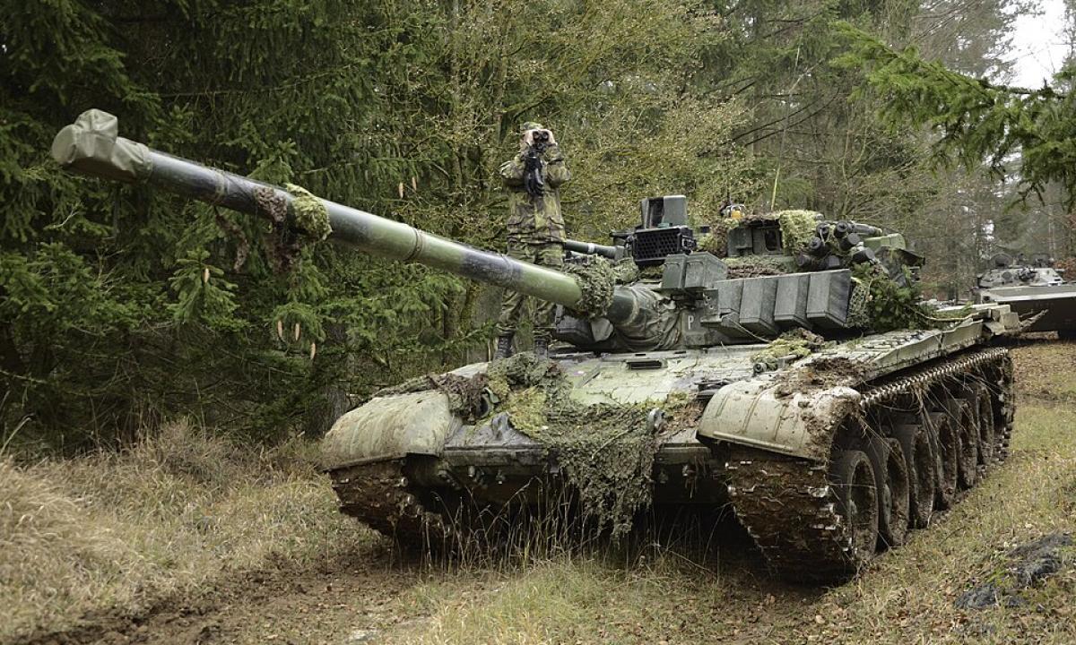 Dešimtys T-72 tankų sandėlyje. Jie nežino, ką su jais daryti