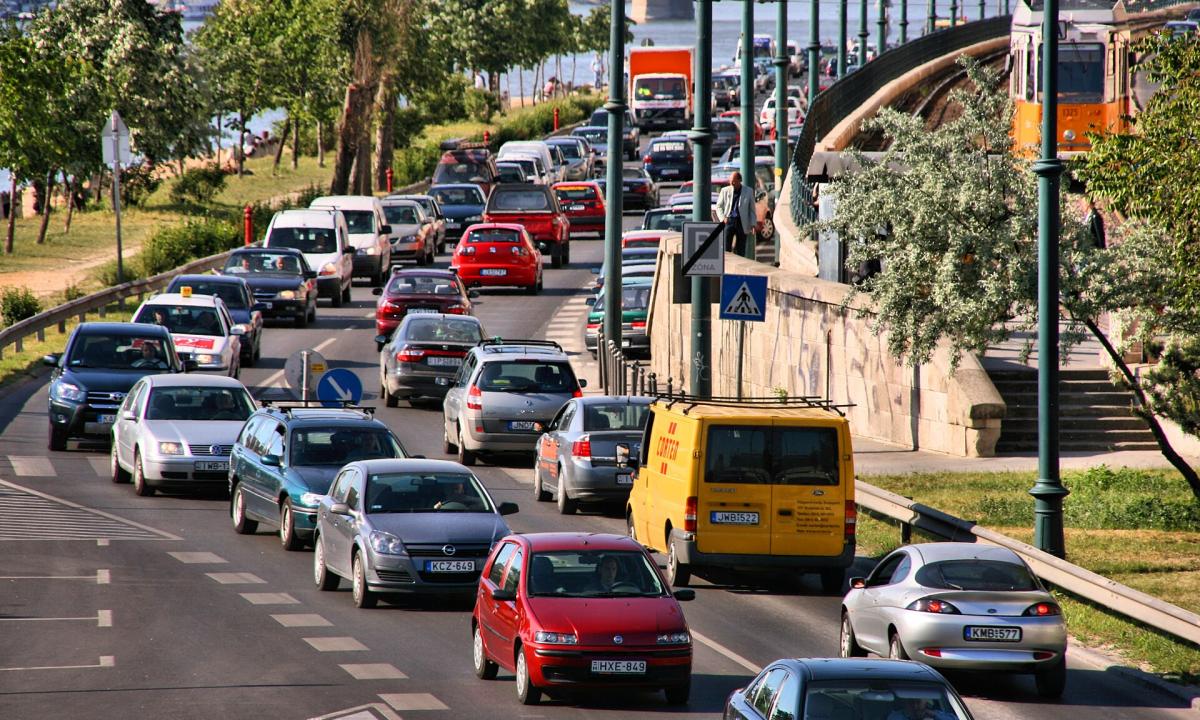 Įstrigote kamštyje? Matematikai apskaičiavo greičiausią būdą iš jo ištrūkti