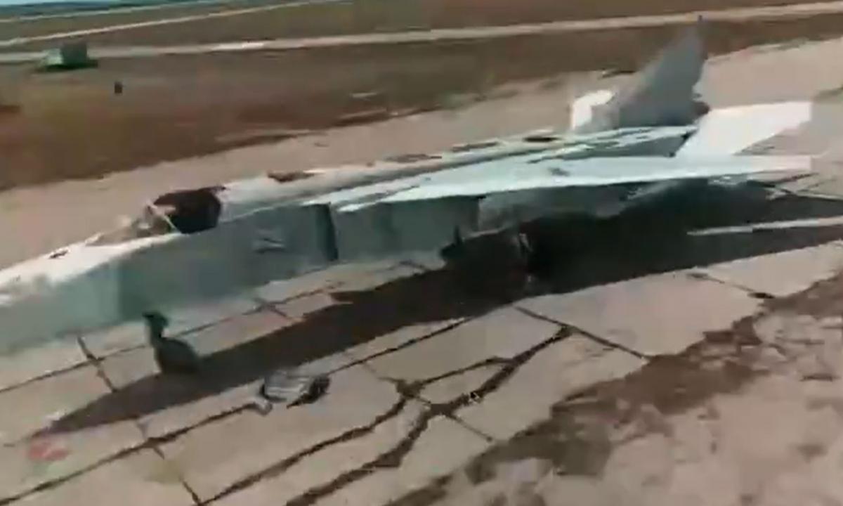 Su-24M atakuotas giliai saugomoje zonoje. Bet kažkas čia ne taip (Video)