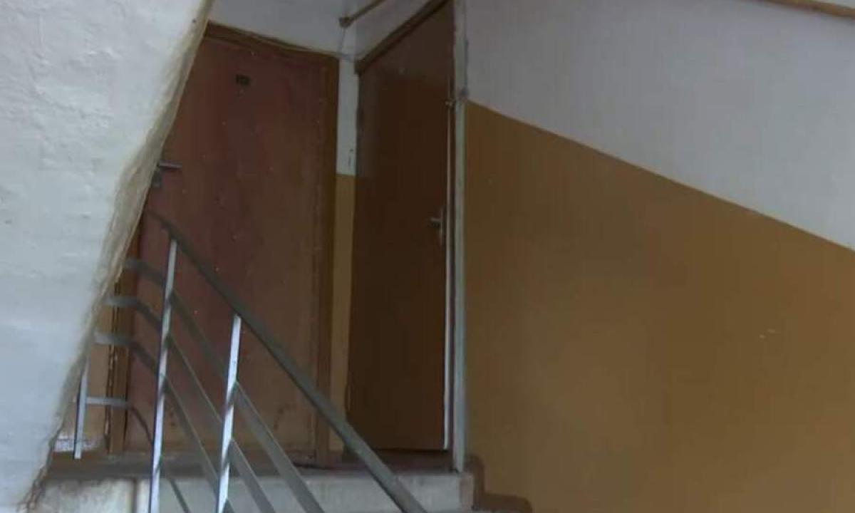 Laiptinių „uniforma“: kodėl sovietmečiu niekas nedrįso dažyti visos sienos viena spalva?
