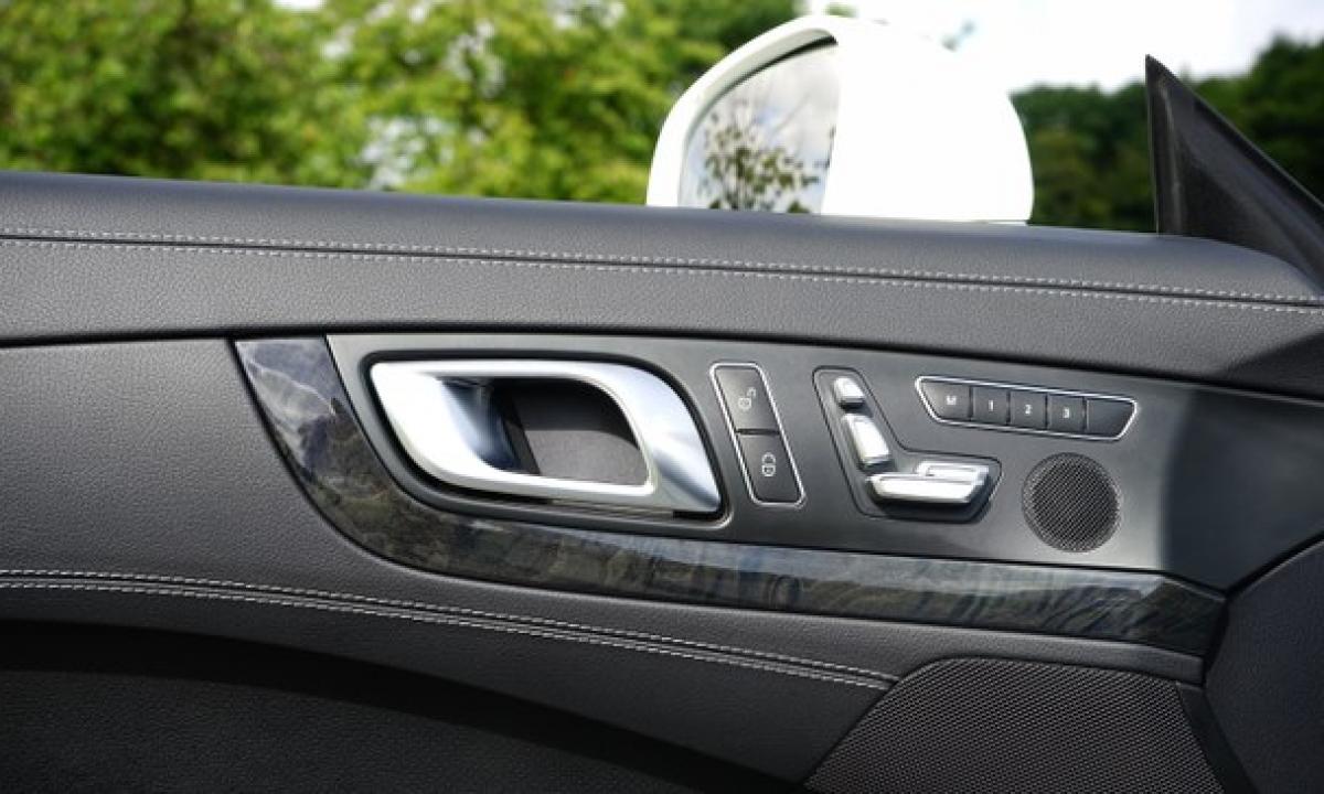 Slapta automobilio langų funkcija. Juos galite uždaryti neįjungdami uždegimo