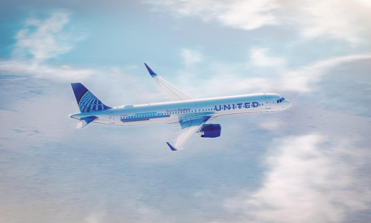 Ar kova dėl porankio baigėsi? „United“ pašalina vidurinės eilės sėdynę (VIDEO)