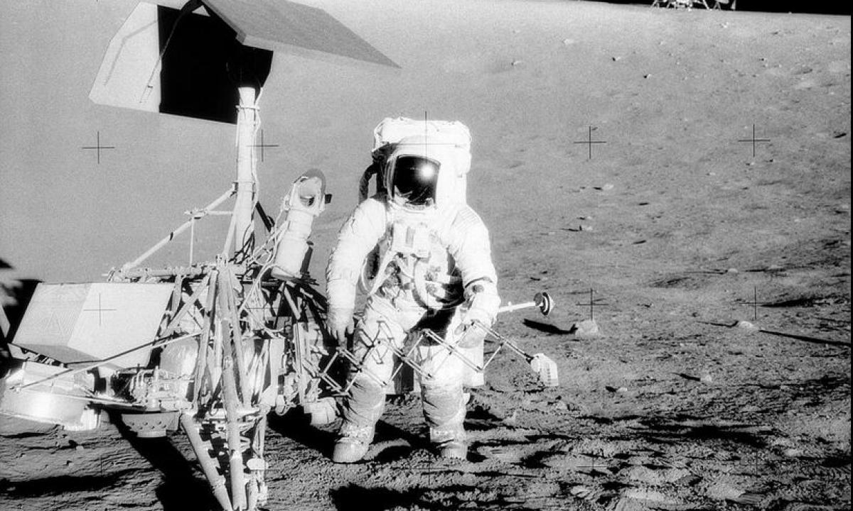 „Nėra kelio atgal.“ Astronautai įstrigo Mėnulyje – NASA skelbia pavojaus signalą