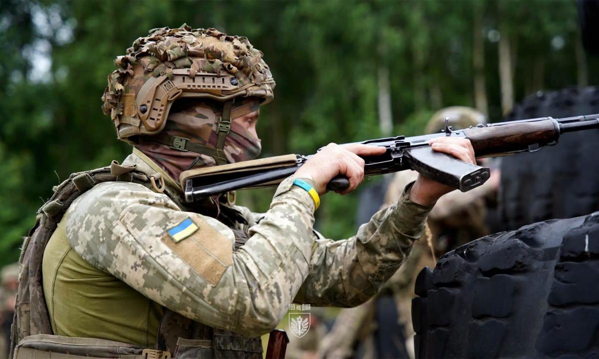Jie užveria duris Ukrainos šauktiniams: bėgantiems nuo armijos teks krautis lagaminus