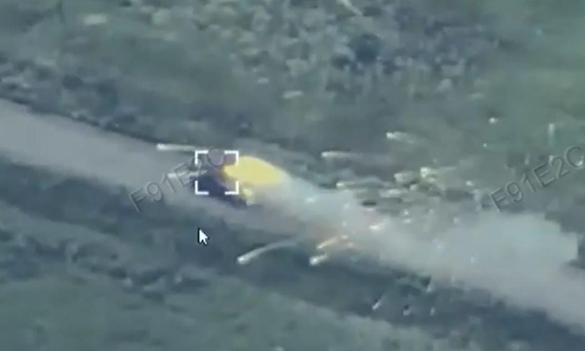 Tik vienas tikslus smūgis ir pasirodė fejerverkas. Ką čia nuveikė ukrainiečiai (Video)