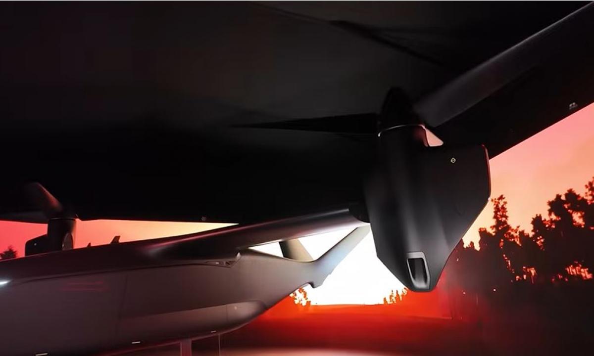 Sraigtasparnių žudikas iš JAV: gabena 10 vnt. galingų prieštankinių raketų AGM-114 „Hellfire“ (Video)