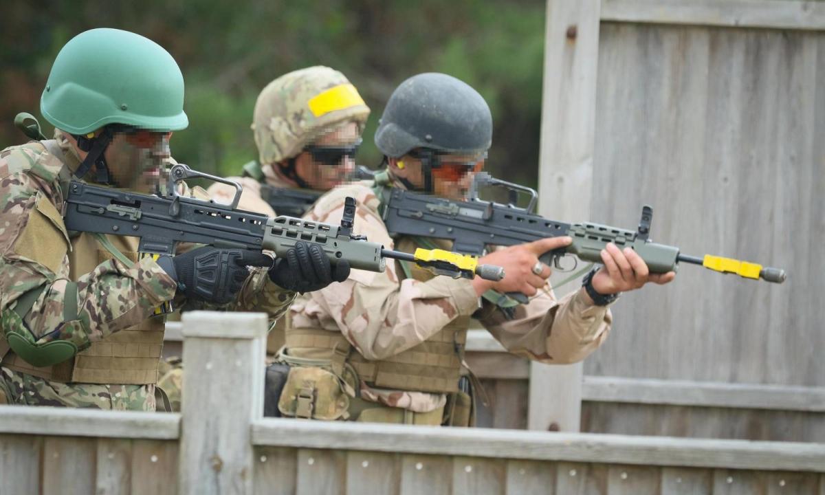 Daugiau nei 68 000 karių armada! Iš JK pajudėjo į frontą Ukrainoje