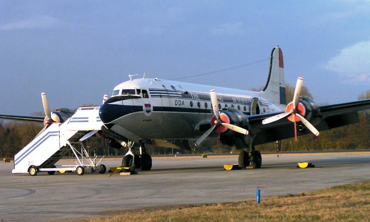 Priimti griežti sprendimai: rastas nukritęs keleivinis lėktuvas „Pan American Douglas DC-4“