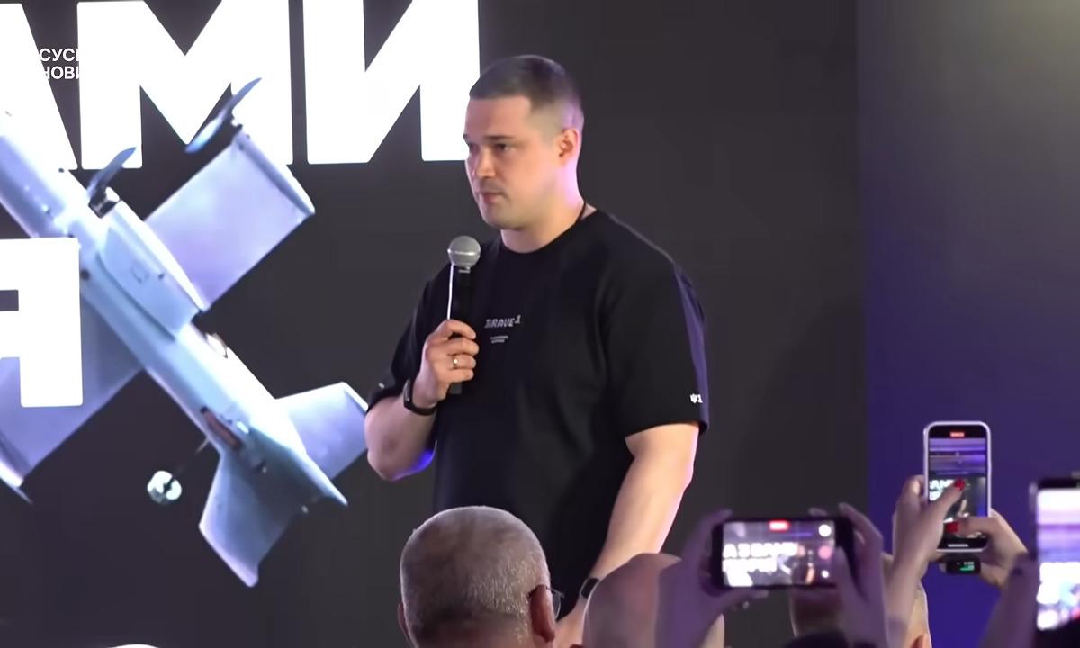  „...jis paskambino kitą dieną po jo atleidimo.“ Neįtikėtina, kas tiesia ranką atleistam strategui!
