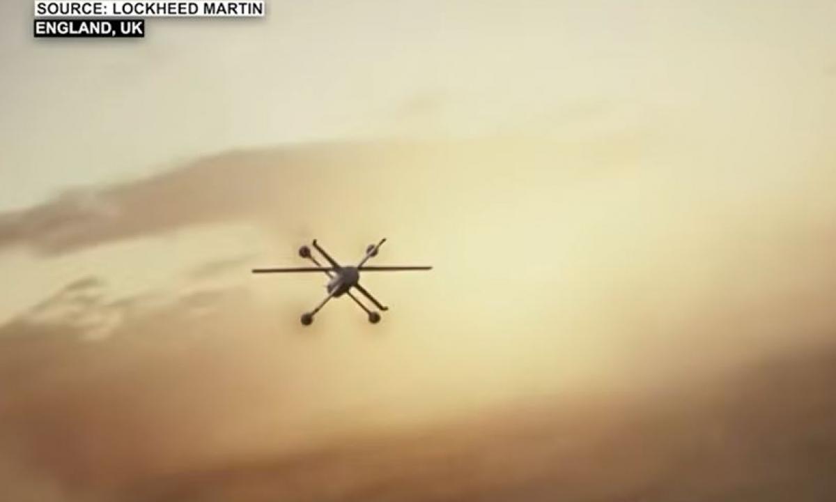 Nematyta: „Lockheed Martin“ pristatė ginklą, kuris vienu skrydžiu danguje sudegina 50 dronų (Video)