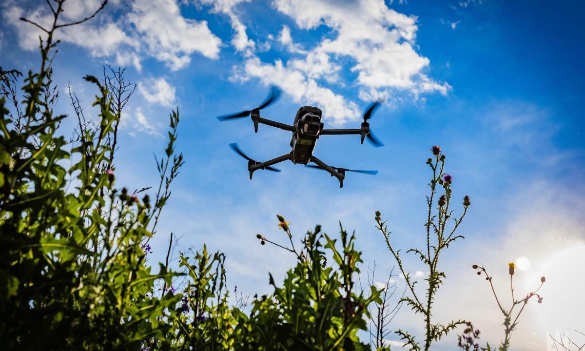 Rusai fronte: akimirka, kai Ukrainos dronas-kamikadzė rėžėsi tiesiai į slėptuvę (Video)