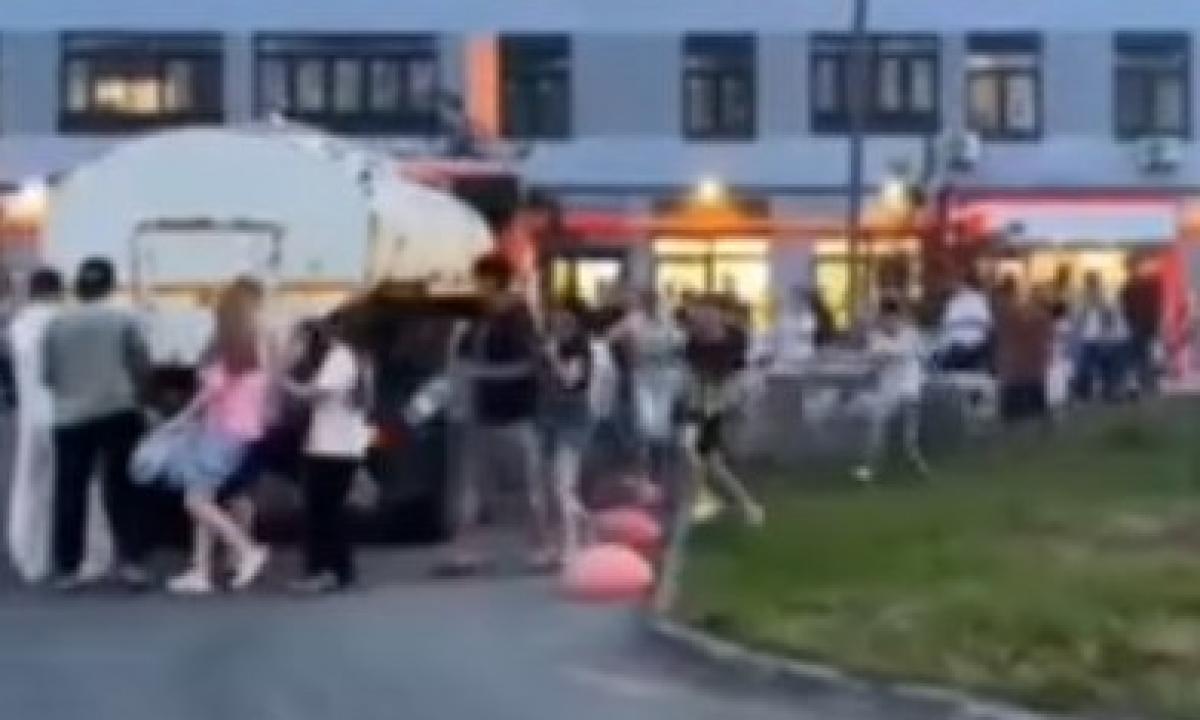 Tiumenė turi savo atmosferą – rusai bėga su kibirais vandens (Video)
