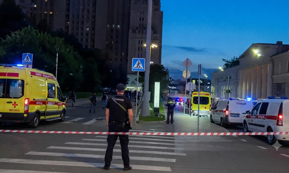 Panika Maskvos centre: rajonas akimirksniu užblokuotas ginkluotų struktūrų (Video)