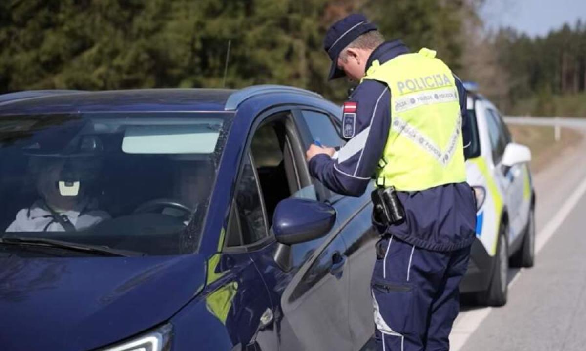 Bagažinės patikra: ar žinote tą vieną sakinį, kuris priverčia pareigūną trauktis atgal?