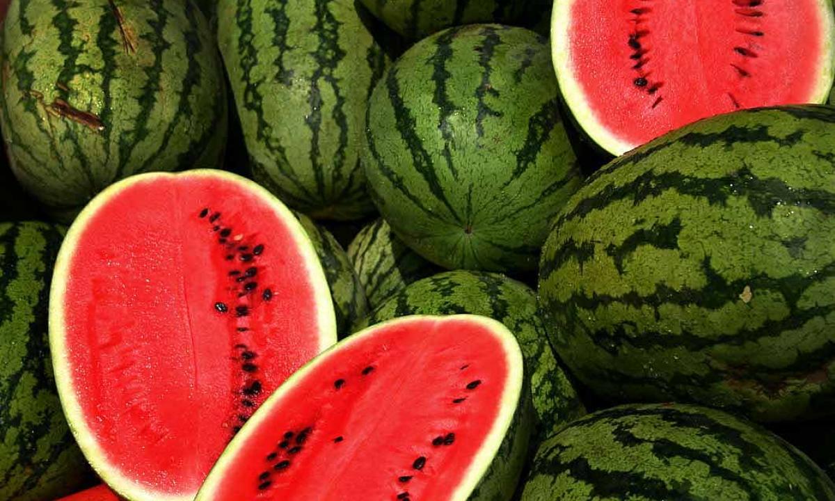 Užuot dėję arbūzą į šaldytuvą, dėkite jį čia. Jis išliks šviežias dvigubai ilgiau