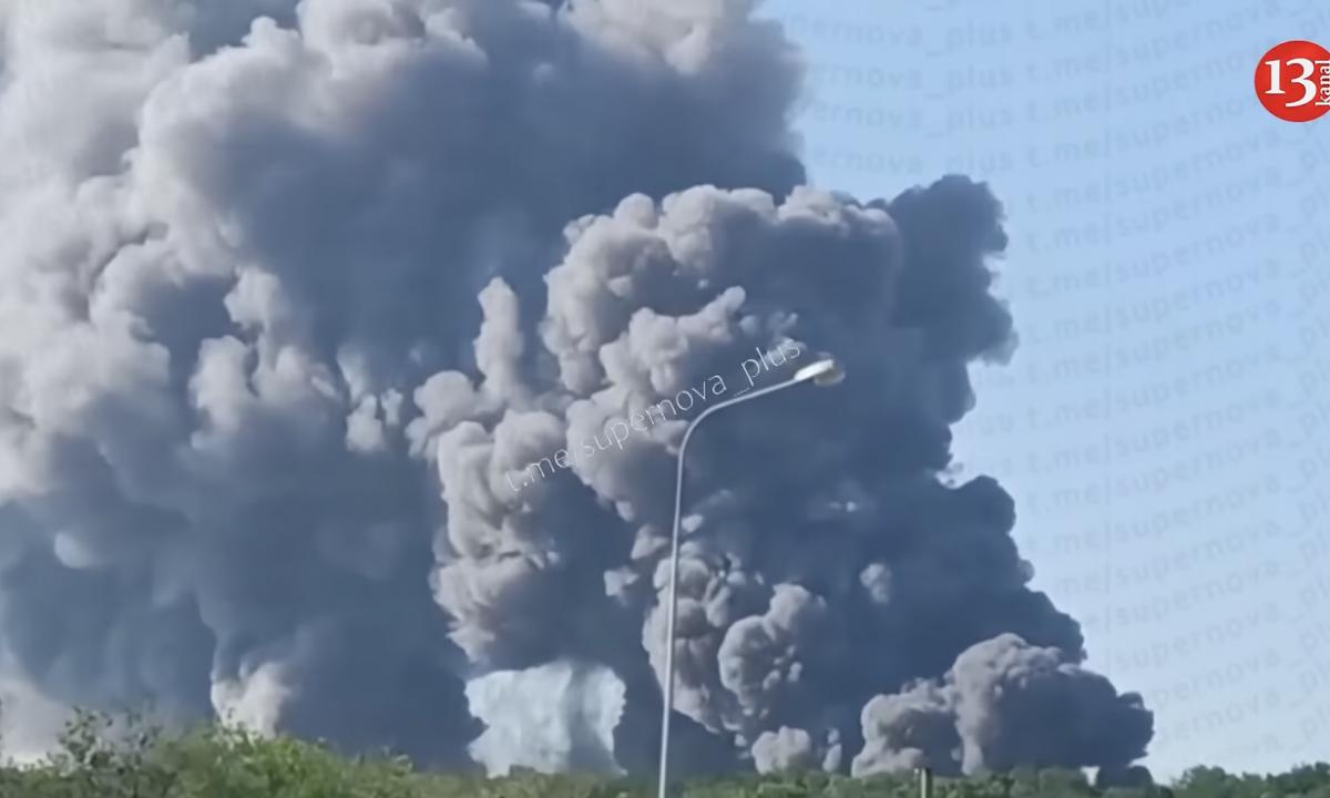 178 600 kv. m milžinas virto pelenais. Netikėtas smūgis Rusijos širdžiai (Video)