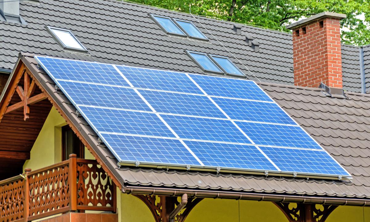 Lietuvių pamėgtas prekybos tinklas meta iššūkį energetikams: elektra tiesiai iš rozetės